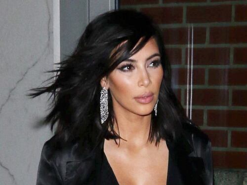 Kim Kardashian sexy: è quasi fuori di seno