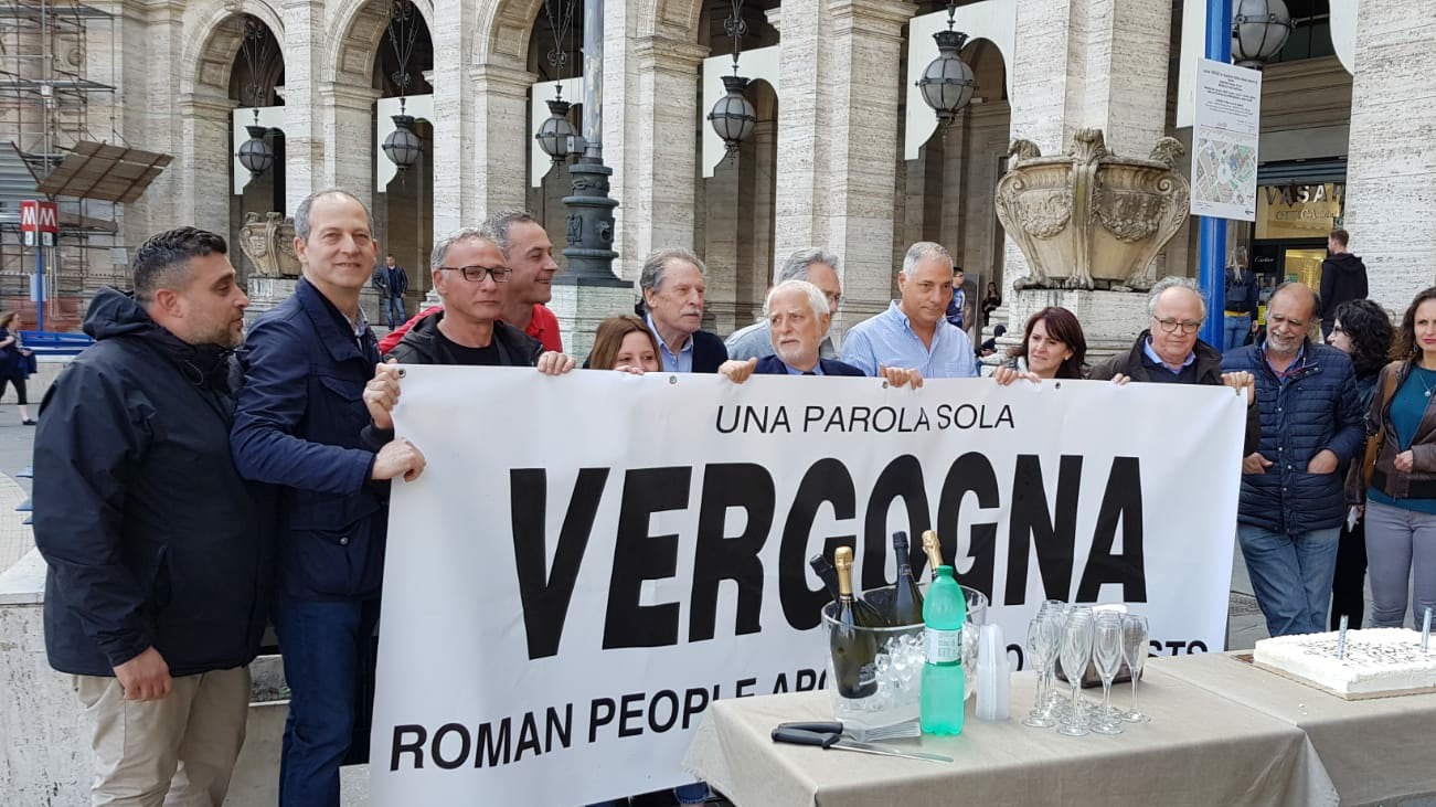 Roma, la metro Repubblica "festeggia" i primi sei mesi di chiusura