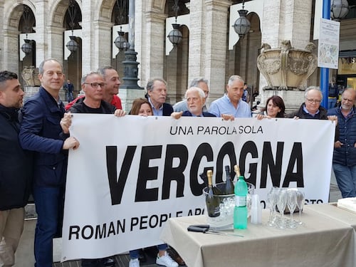Roma, la metro Repubblica "festeggia" i primi sei mesi di chiusura