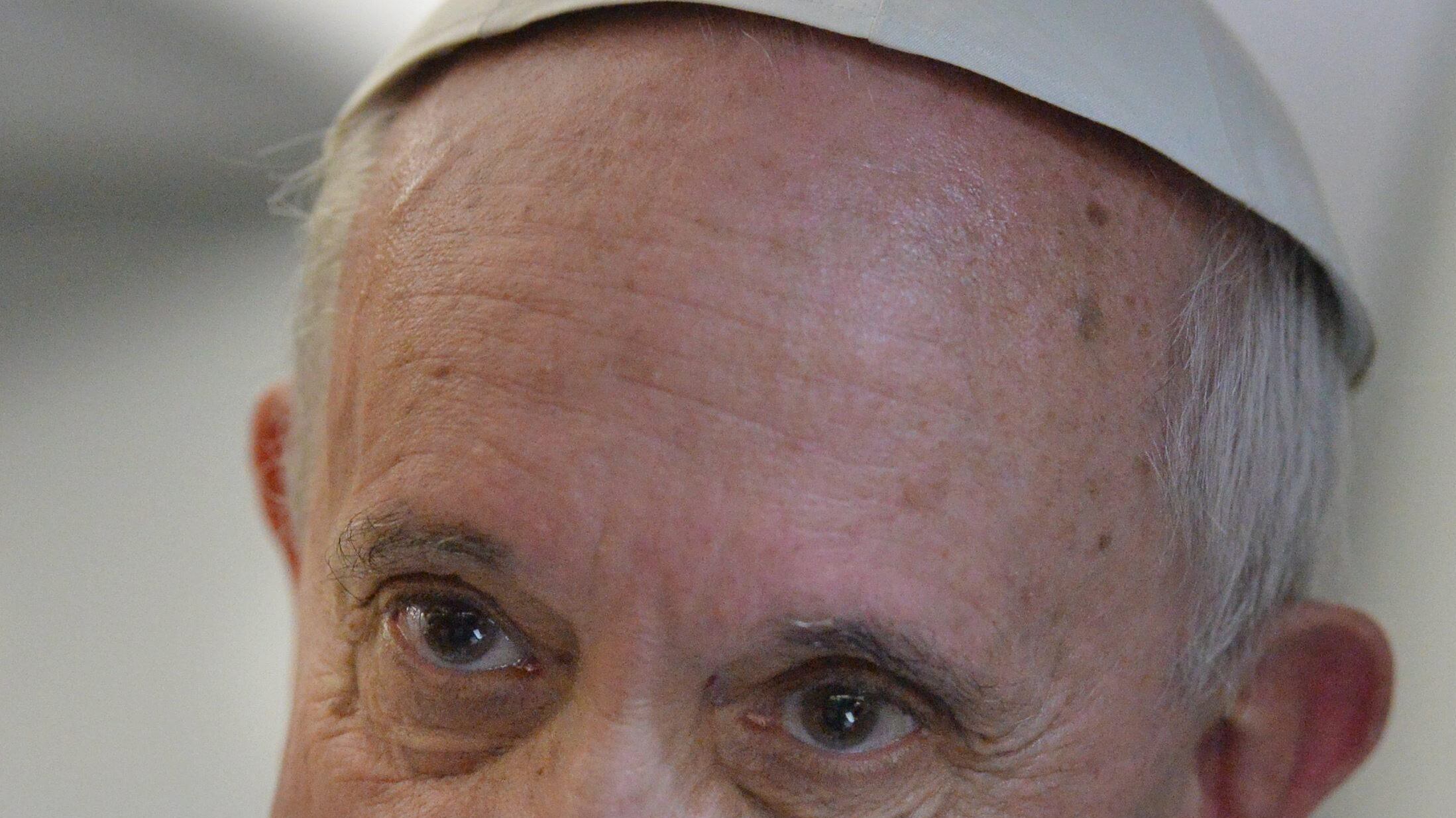 Il Papa a Scalfari: "Basta cortigiani, così cambierò la Chiesa"