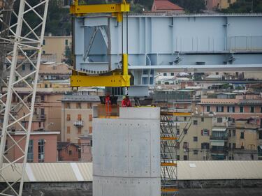 Il "varo ad alta quota" del primo pezzo del Ponte di Genova 3