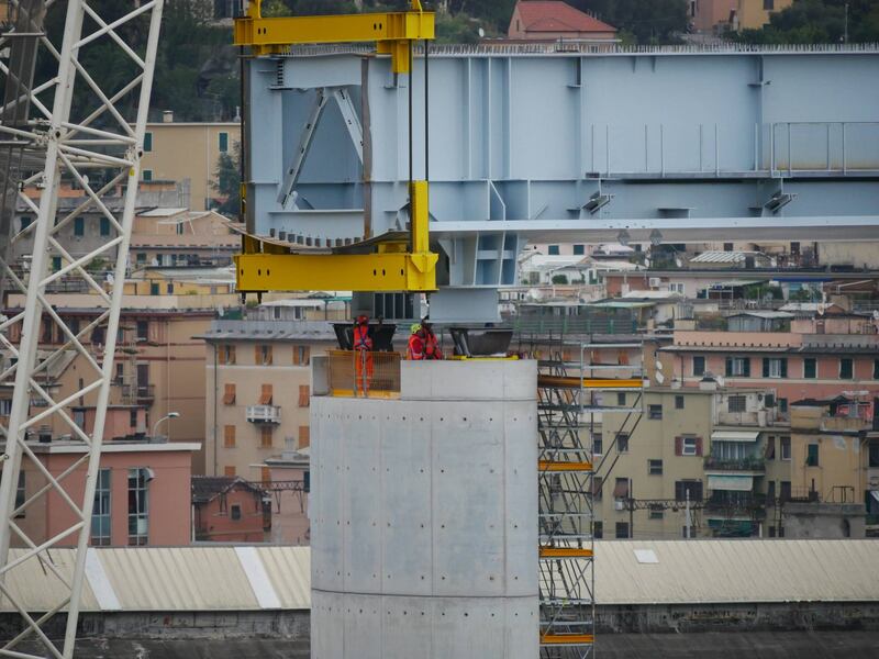 Il "varo ad alta quota" del primo pezzo del Ponte di Genova 3
