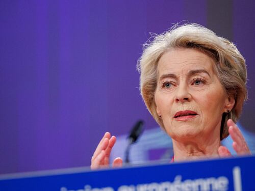 Ursula insiste sul riarmo Ue. "La libertà è in pericolo"