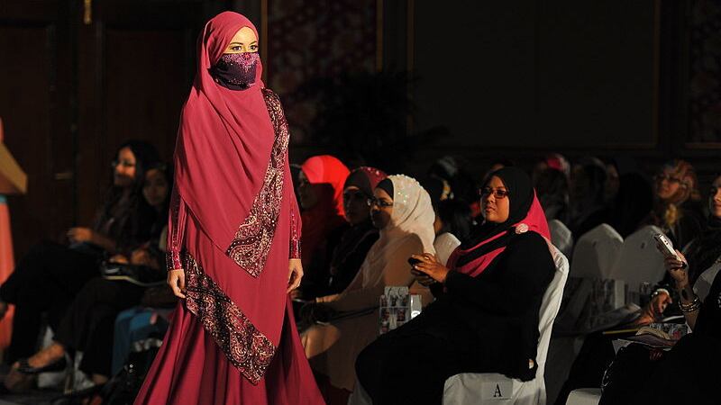 Germania, al via la settimana della moda islamica. Ed è polemica