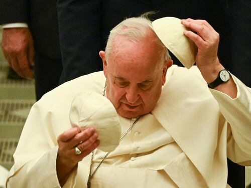 "Ictus con collasso". Così è morto il Papa