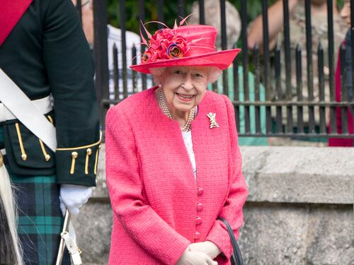 La Regina convoca d'urgenza la famiglia: spunta il piano per bloccare Meghan