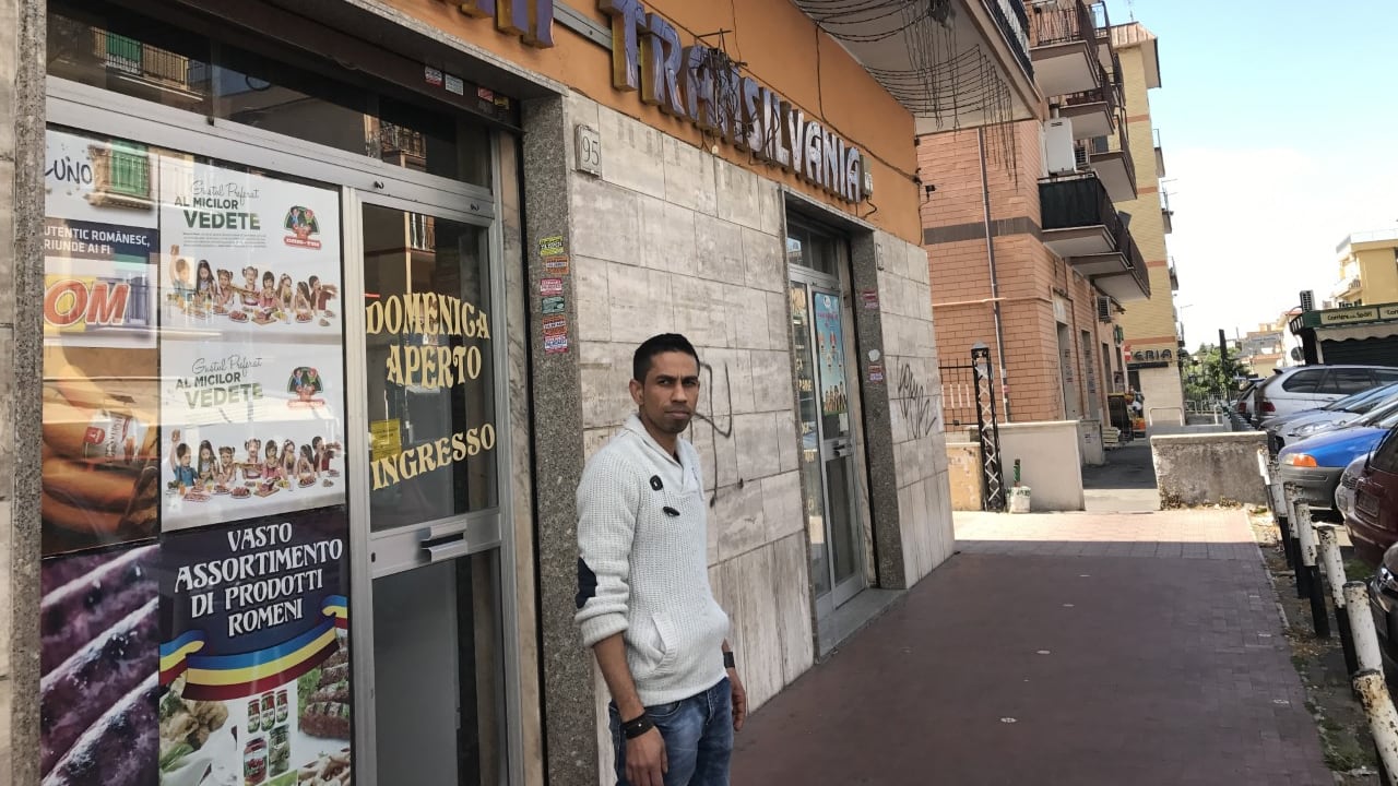 Pochi controlli e meno tasse: così i negozi stranieri battono la concorrenza italiana