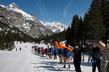 Bardonecchia, esponenti di estrema destra francesi bloccano il percorso dei migranti 4