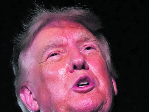 Trump cambia i lanci dalle portaerei: “Costi miliardari”