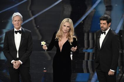 Sanremo 2018, il fascino di Michelle Hunziker 2