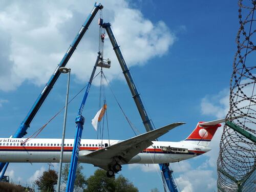 L'Md80 fa l'ultimo volo da Malpensa a Volandia