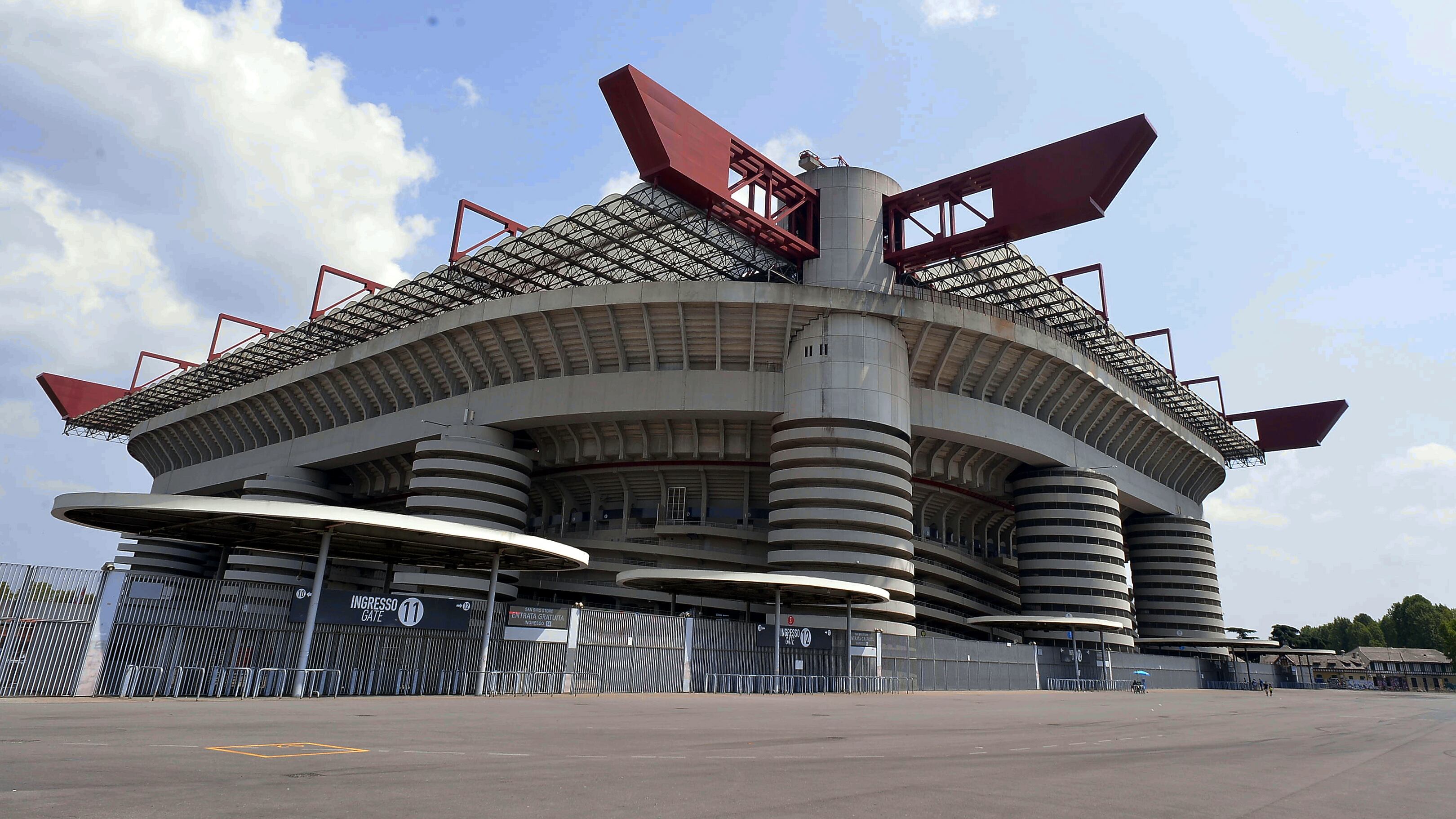 San Siro, scoppia la rivolta sul Dibattito "clandestino"