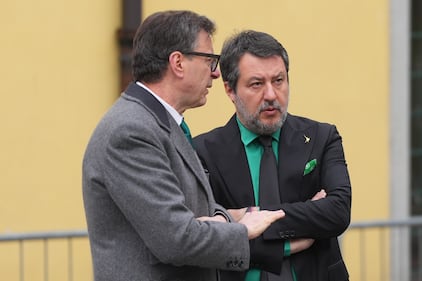 Da Meloni a Giorgetti: chi c'era a dare l'ultimo saluto a Bossi - Le foto 1