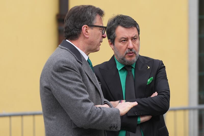 Da Meloni a Giorgetti: chi c'era a dare l'ultimo saluto a Bossi - Le foto 1
