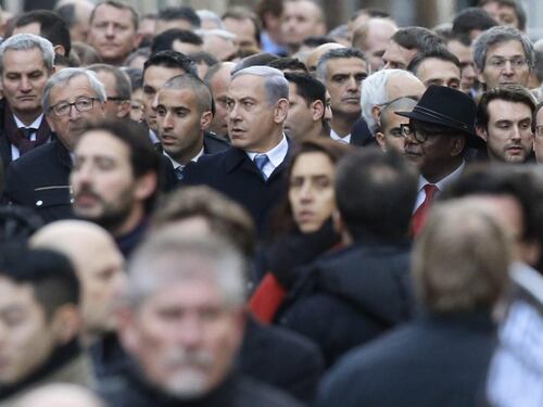 "Obama non è Charlie". Polemiche sull'assenza alla marcia di Parigi