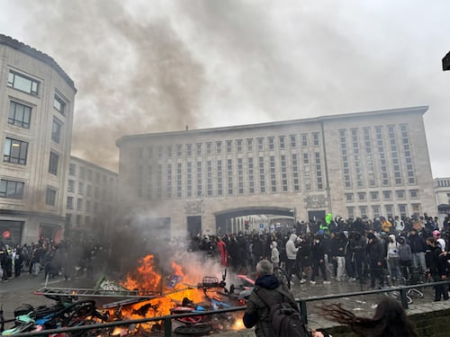 La Francia infetta il Belgio. Guerriglia pure a Bruxelles
