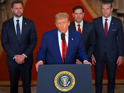 Il post su Truth e il discorso alla Casa Bianca. Così Trump ha annunciato l'attacco all'Iran
