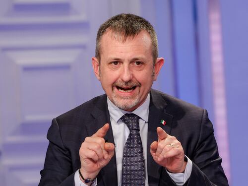 Che sfiga Delmastro, vietato criticare Mattarella e Pozzolo: quindi, oggi...