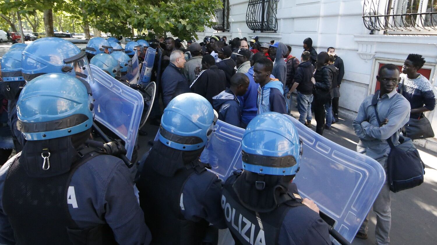 Ambulante morto a Roma, la Questura: "Morte non legata al blitz dei vigili"