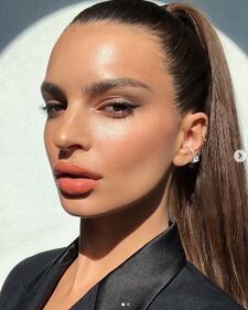 Emily Ratajkowski, topless per il primo anno di matrimonio 5