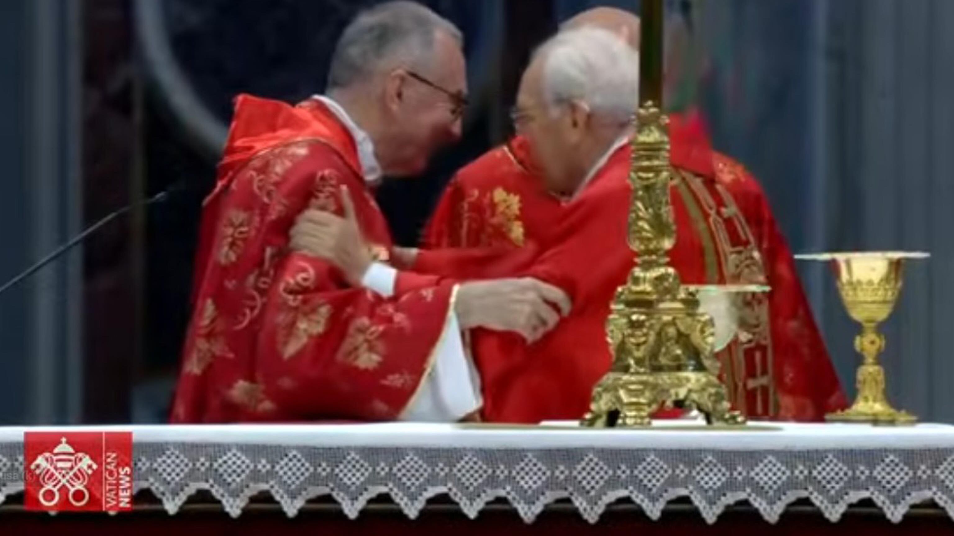 Re, preghiera per il Papa. "Che scuota le coscienze"