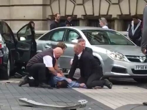 Londra, auto contro i passanti: diversi feriti, arrestato un uomo