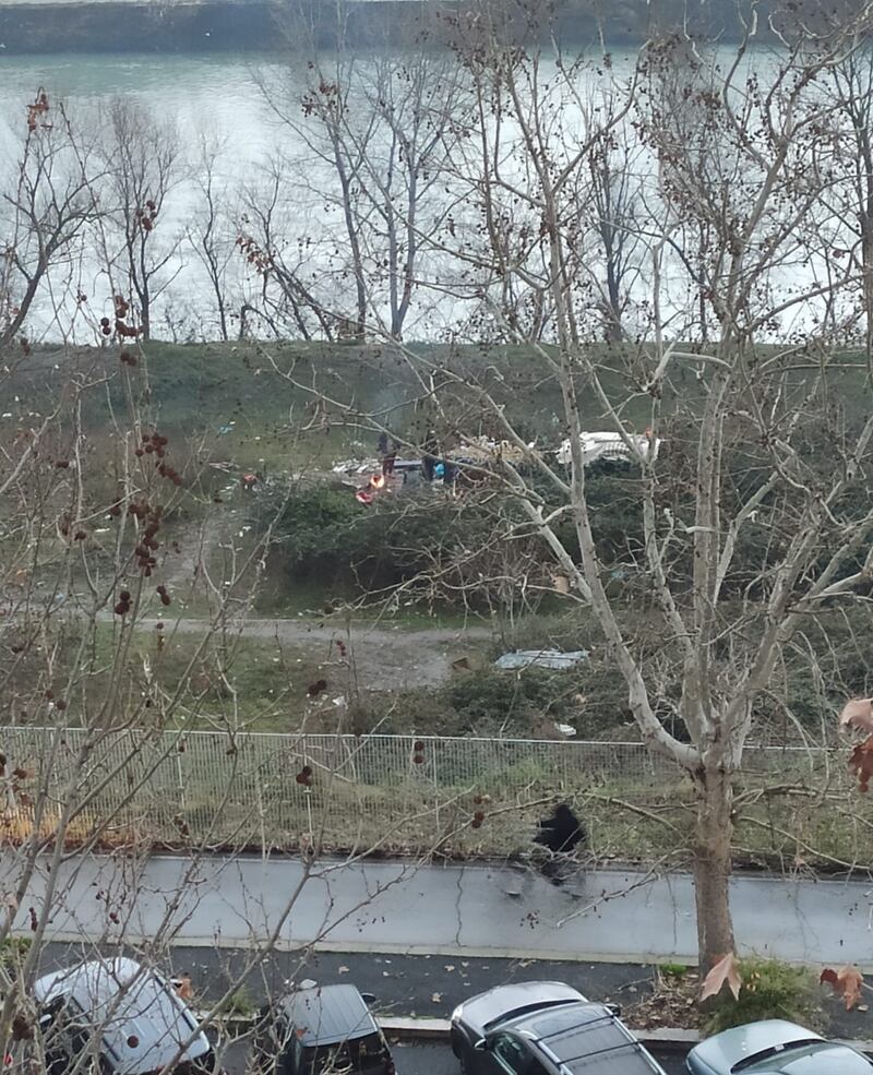 Discariche, roghi tossici e pic-nic: sul Lungotevere di Pietra Papa spunta una nuova favela 3