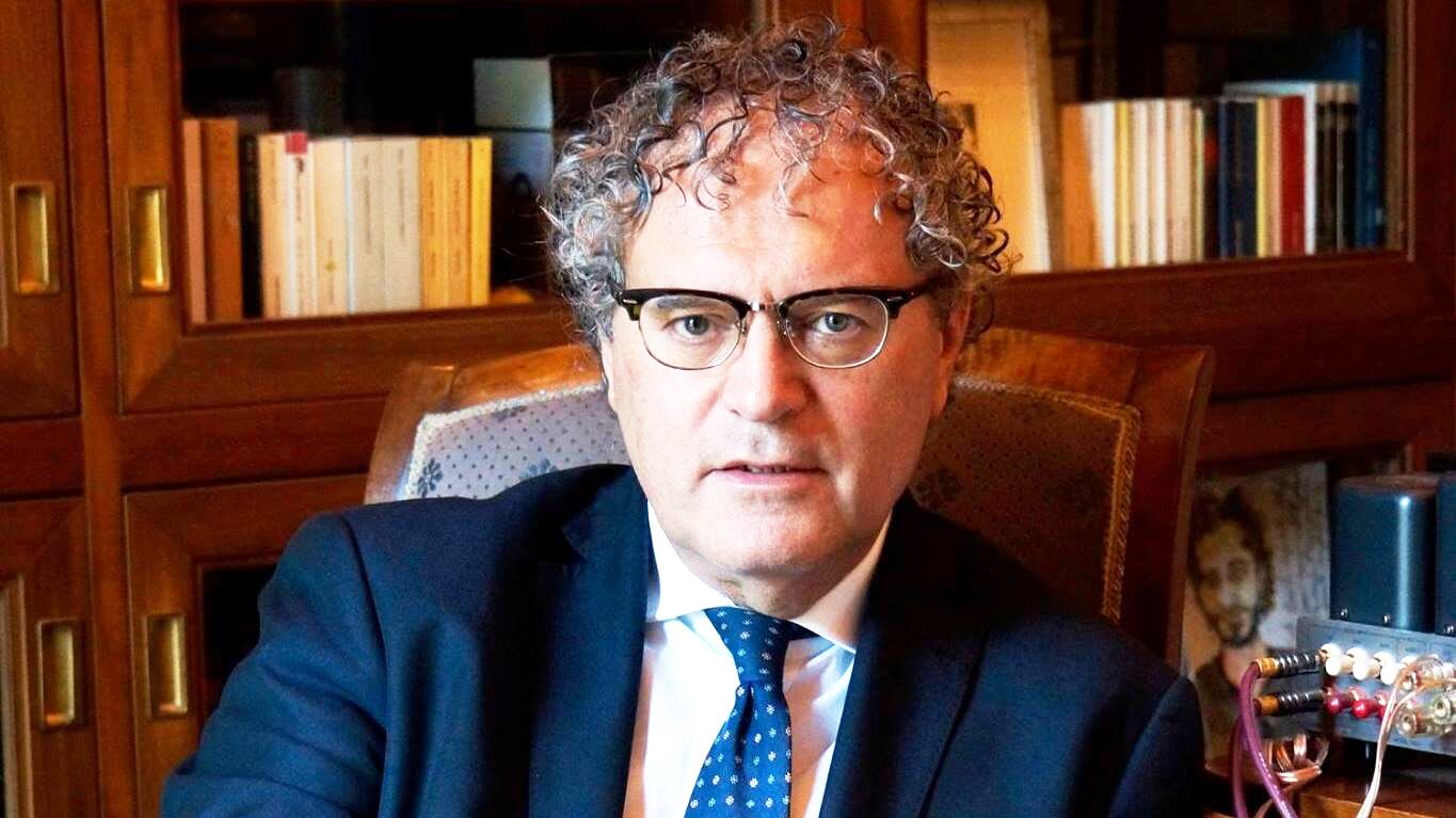 Pan, le nevrosi della pandemia negli zoo dei palazzi universali