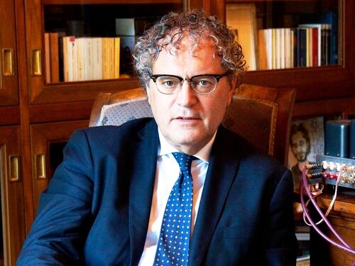 Pan, le nevrosi della pandemia negli zoo dei palazzi universali