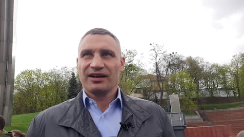 Kiev, "decapita" la statua dell'amicizia tra Ucraina e Russia 2