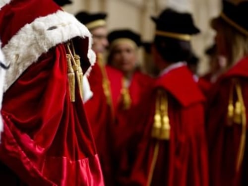 Dopo 29 anni la Cassazione annulla le nozze perché la moglie è lesbica