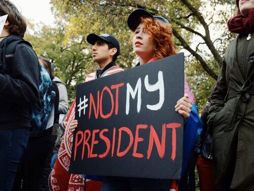 Protestano contro Trump ma non sono andati a votare