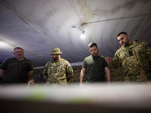 Zelensky ci vaccina coi missili, viva il "capofamiglia" e Incontrada: quindi, oggi...