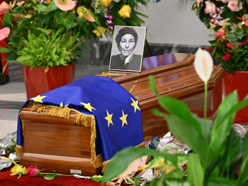 L’ultimo saluto a Emma Bonino, camera ardente in Campidoglio aperta fino alle 19.00