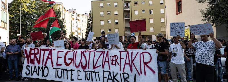 Duemila in marcia per Fakir: “Bologna gli intitoli la strada”