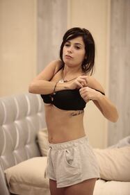 Reggiseno esplosivo per Alessia Macari 9