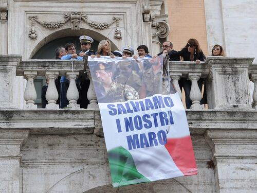 Marò tolti dal Campidoglio: scatta la protesta contro Marino