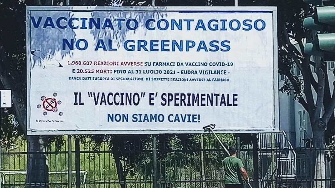 Guerra contro i no-vax in tribunale. E la Murgia se la prende col sindaco