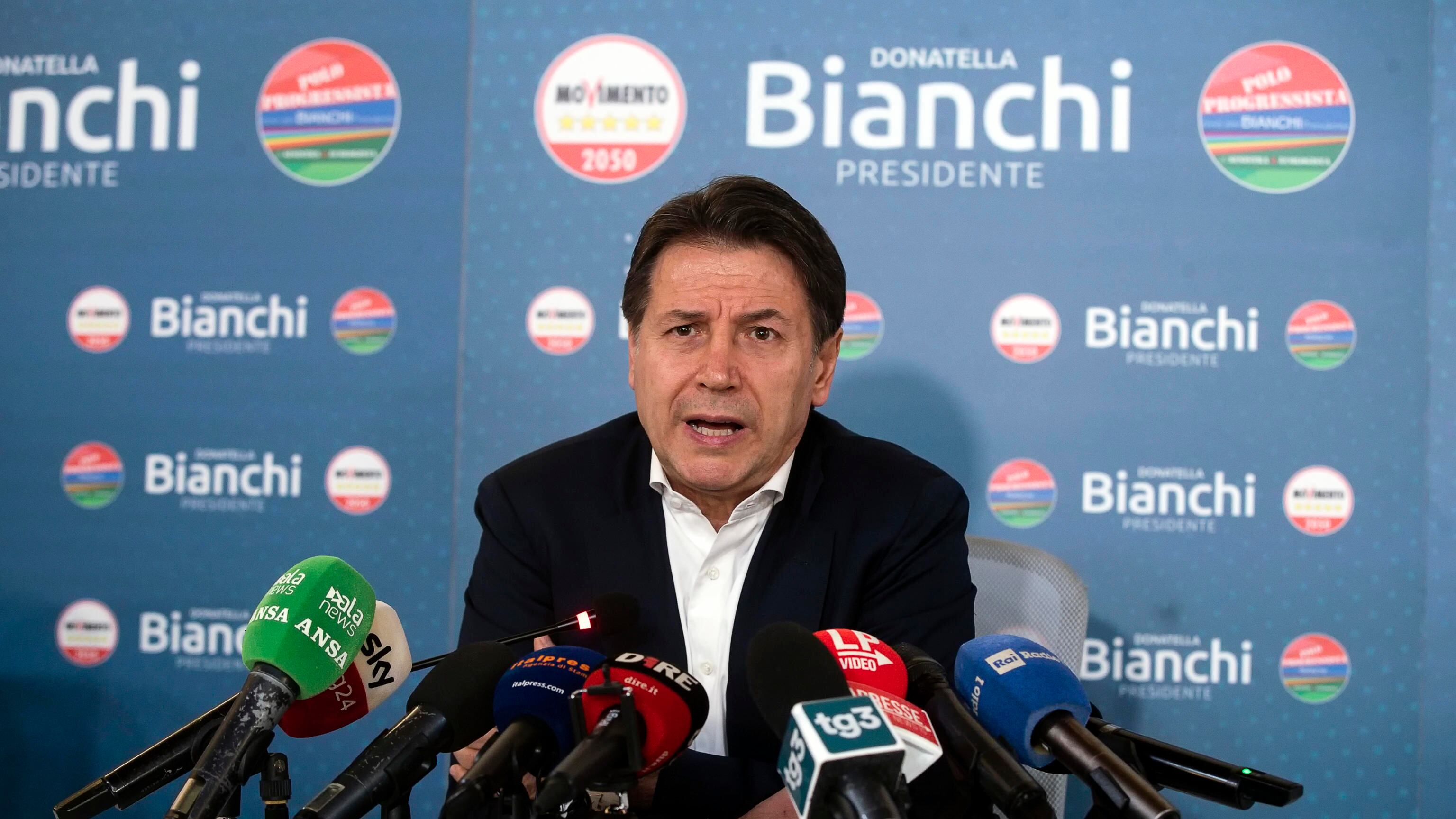 Scaricabarile sulla zona rossa. Conte: "Fontana non la chiese"