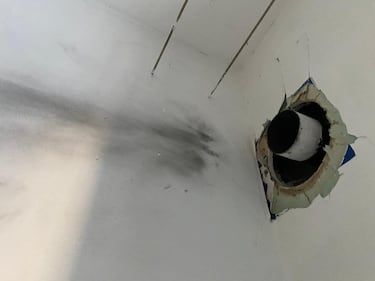 Danni dell'esplosione nella sede di FdI a Cadorago 3