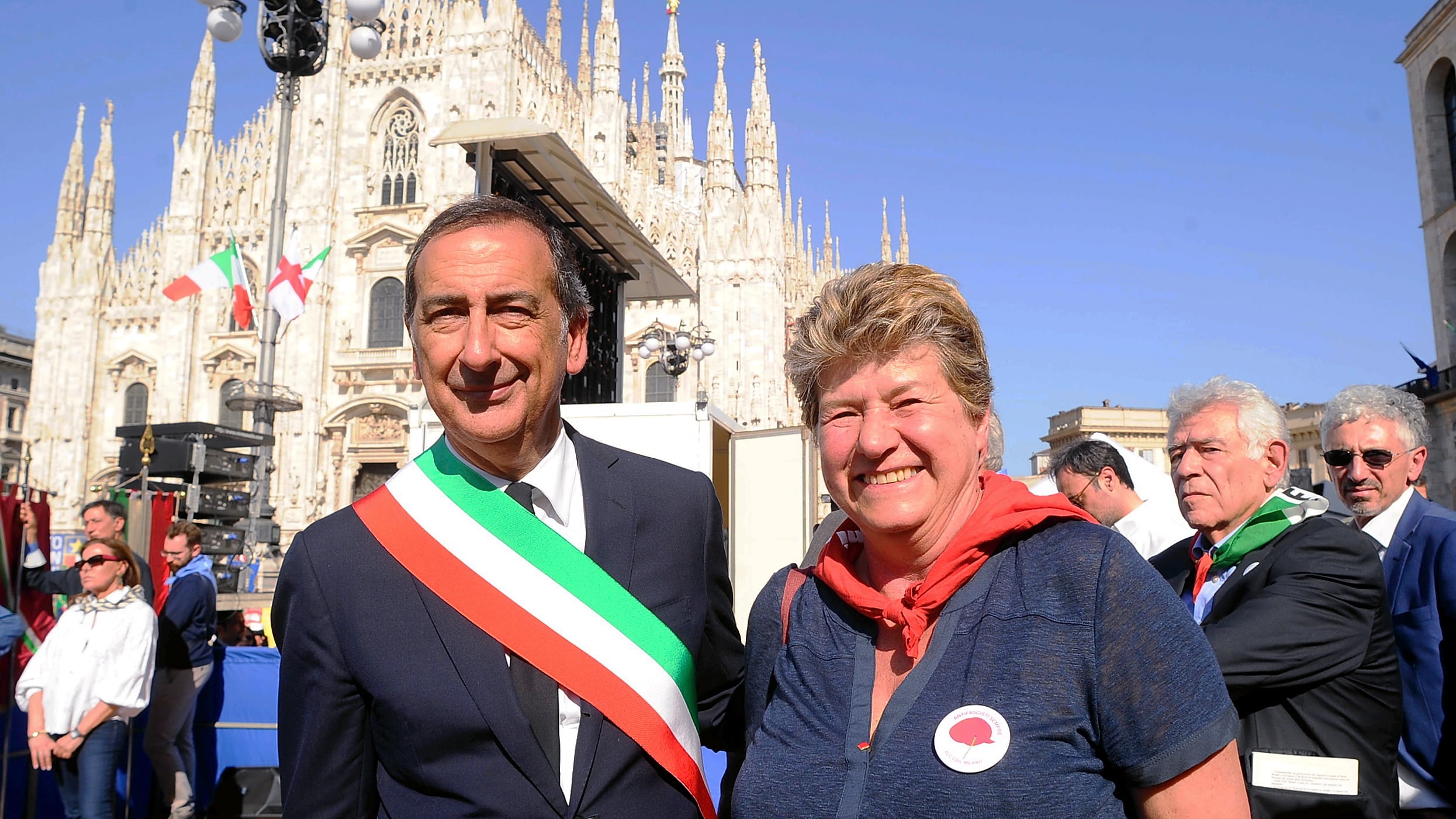 La "solita" Liberazione tra pugni alzati e insulti. I 5 stelle con la sinistra
