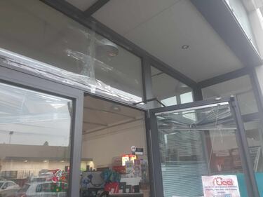 Rogo di Calenzano, il fumo e i danni causati dall'onda d'urto a centinaia di metri di distanza 3