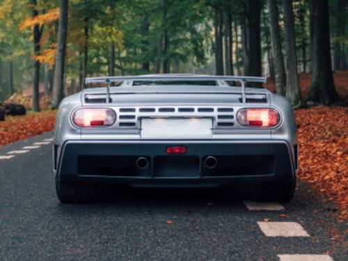 Bugatti EB110, guarda la gallery