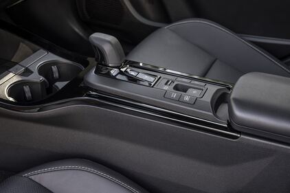 Toyota Prius Plug-In 2023: guarda tutte le foto 10