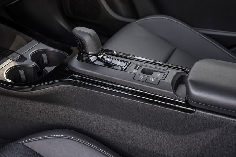 Toyota Prius Plug-In 2023: guarda tutte le foto 10