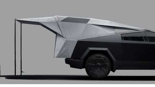 Tesla Cybertruck, gli accessori più strani: guarda tutte le foto  3