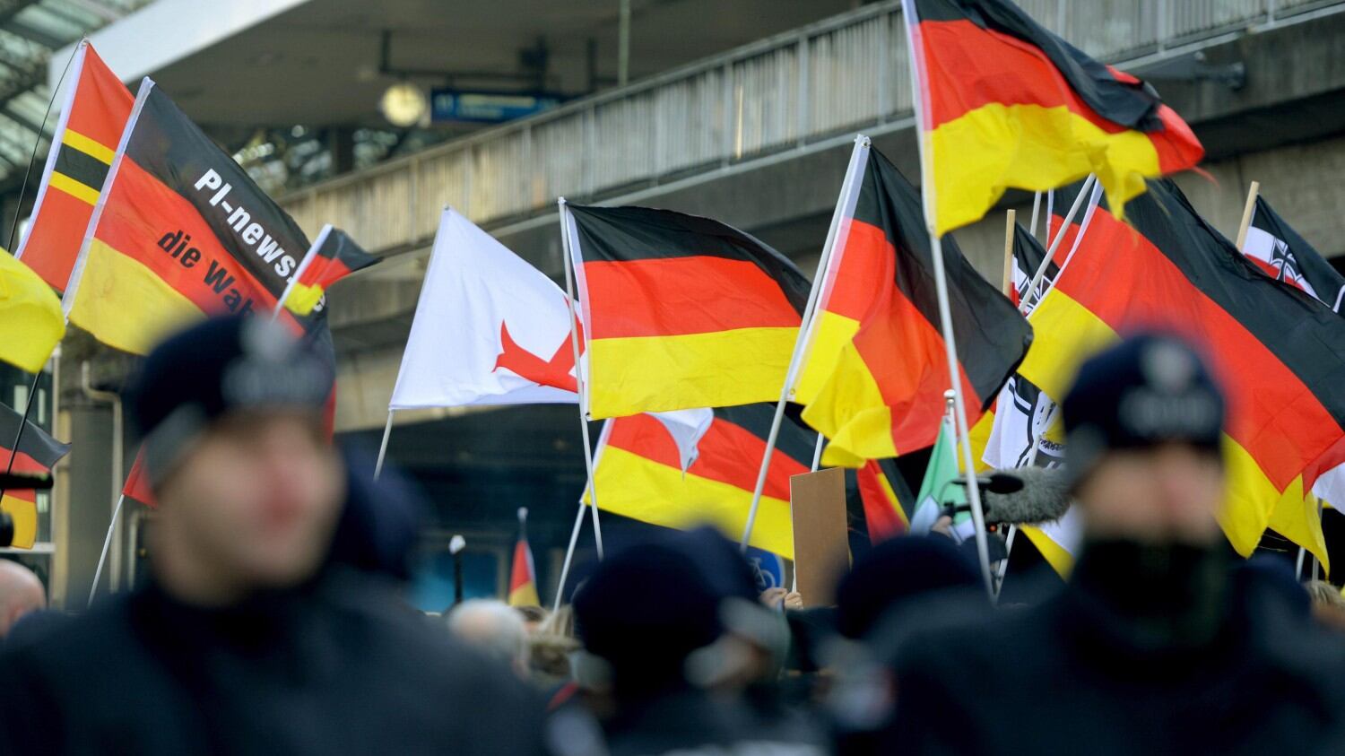 Germania, indagati quattro neonazi: pianificavano attacchi alle moschee