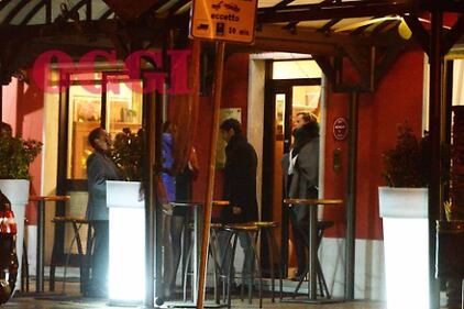 Federica Pellegrini e Filippo Magnini: paparazzati mentre si baciano in auto 1