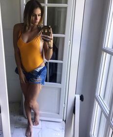 Carolina Marcialis: fisico scolpito su Instagram 22