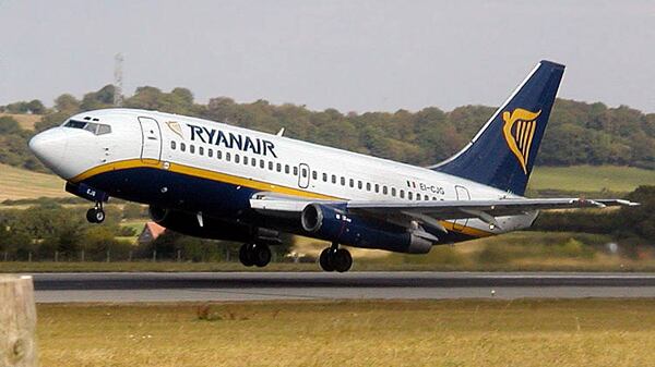 Ubriachi a bordi, Ryanair fa scalo in Francia per "sbarazzarsene"